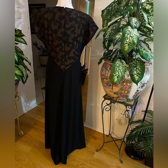 Jeffrey and Dara Evenings by Tom Barra with Black Lace size 8 - Picture 3 of 10